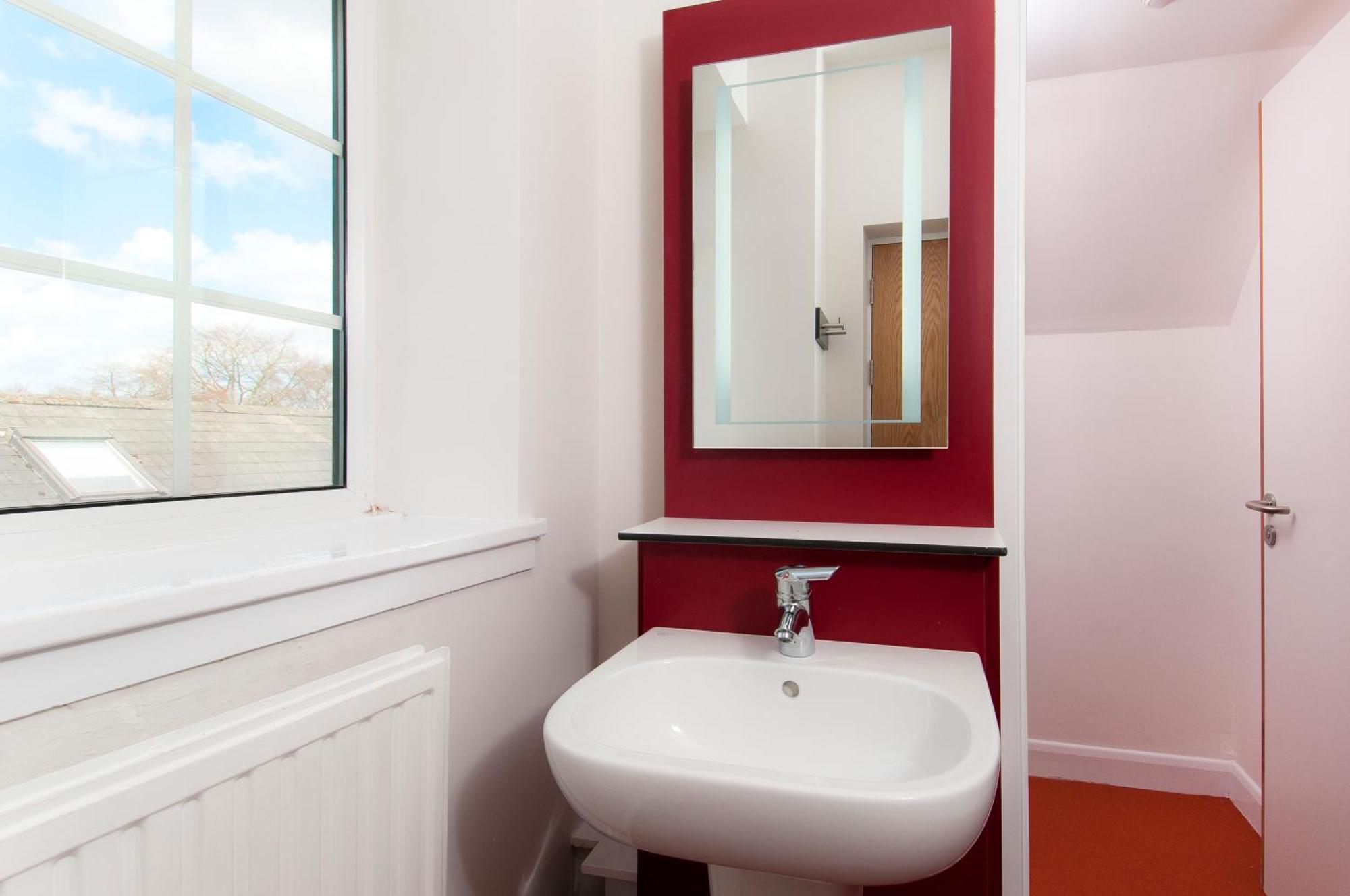 8 Bed Private Room Ensuite